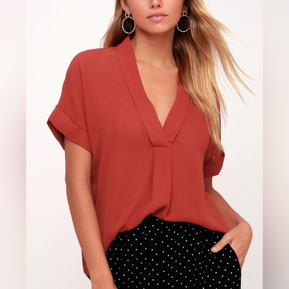 Lulus Rise to the Top Rust Red V-Neck Short Sleeve Top Blouse Medium